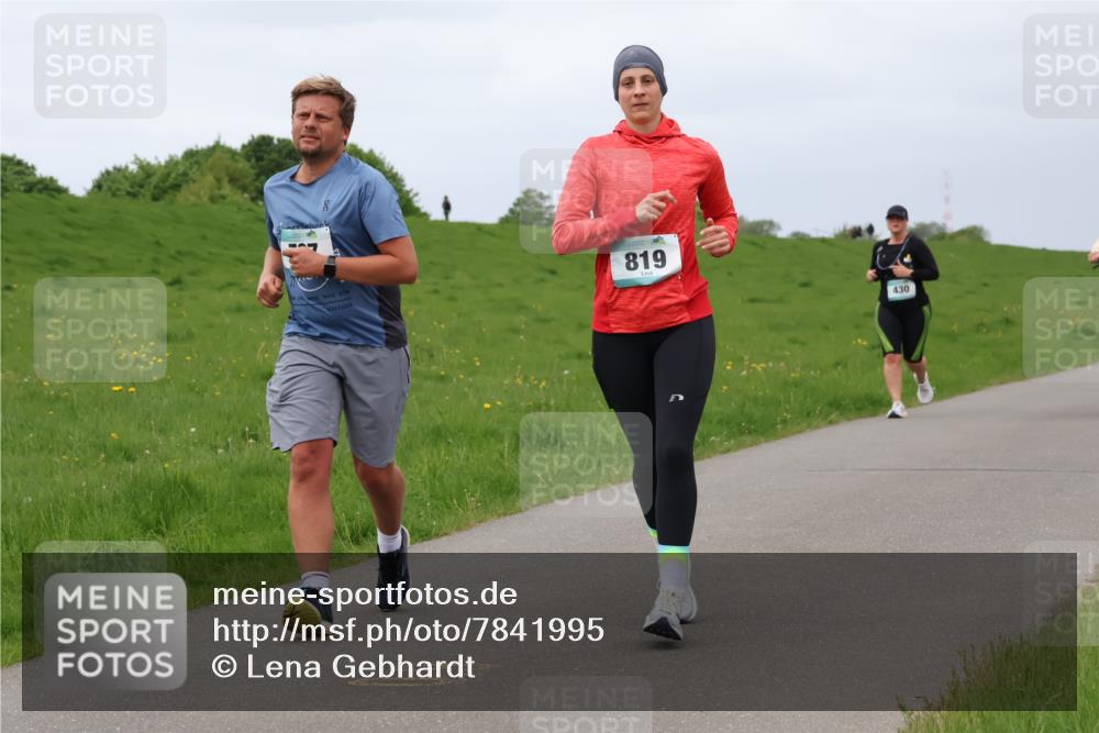 04.05.2025 - 8. Wedeler Halbmarathon Lena Gebhardt http://msf.ph/oto/7841995 04.05.2025 12:01:30 Laufen 819, 430 meine-sportfotos.de