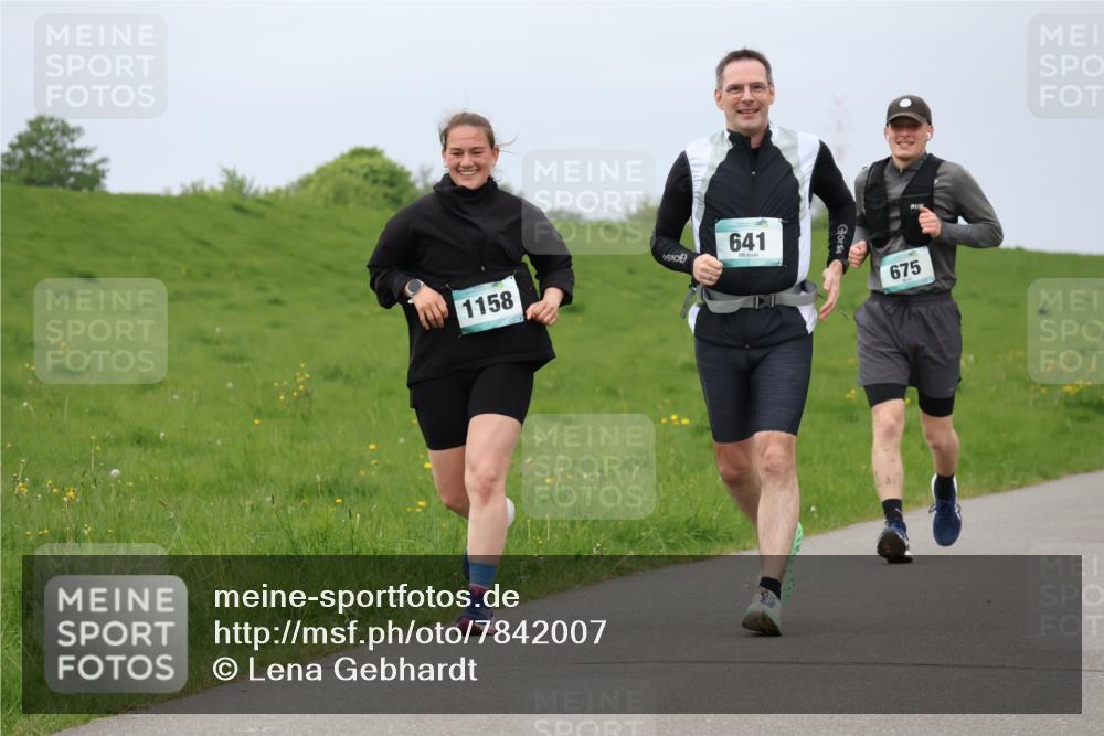 04.05.2025 - 8. Wedeler Halbmarathon Lena Gebhardt http://msf.ph/oto/7842007 04.05.2025 12:02:07 Laufen 1158, 641, 675 meine-sportfotos.de