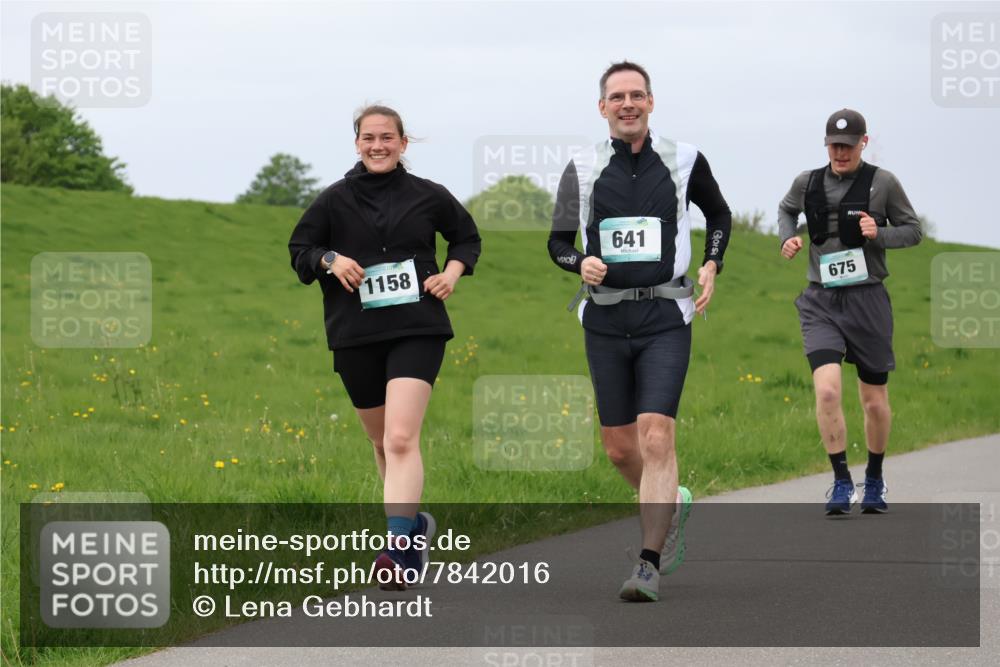04.05.2025 - 8. Wedeler Halbmarathon Lena Gebhardt http://msf.ph/oto/7842016 04.05.2025 12:02:09 Laufen 1158, 641, 675 meine-sportfotos.de