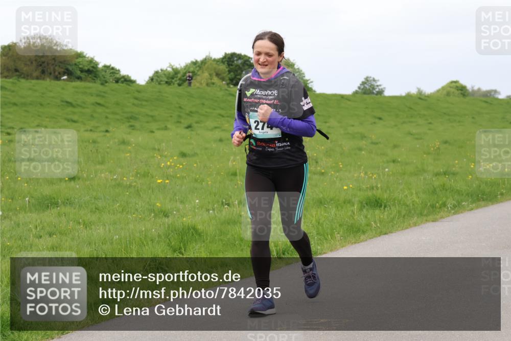 04.05.2025 - 8. Wedeler Halbmarathon Lena Gebhardt http://msf.ph/oto/7842035 04.05.2025 12:02:19 Laufen 20, 274 meine-sportfotos.de