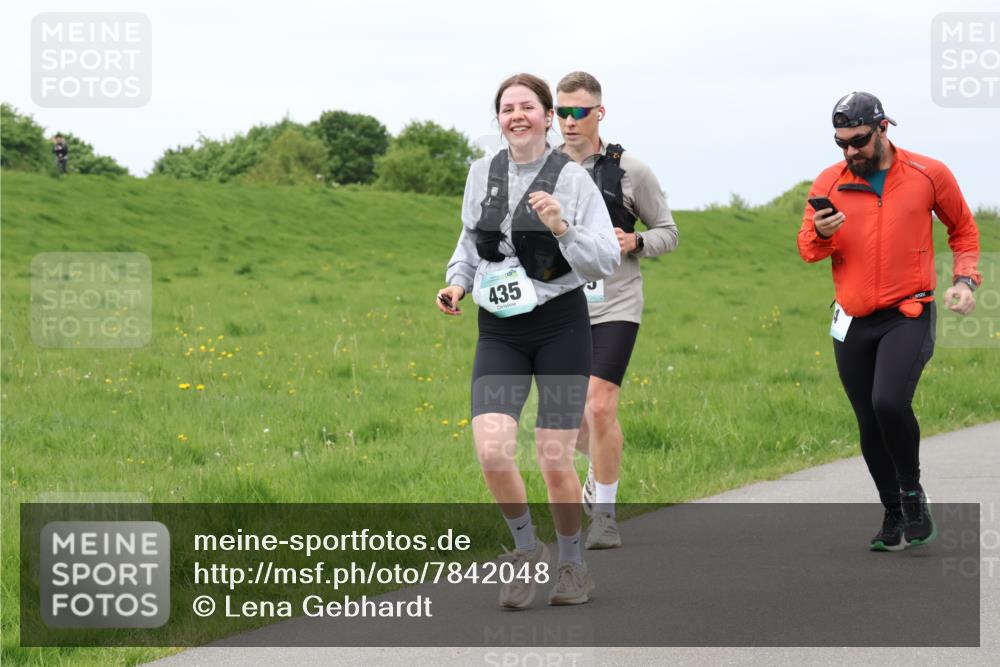 04.05.2025 - 8. Wedeler Halbmarathon Lena Gebhardt http://msf.ph/oto/7842048 04.05.2025 12:02:30 Laufen 435 meine-sportfotos.de