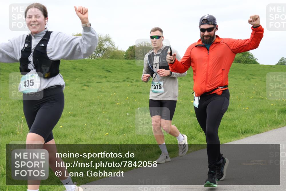 04.05.2025 - 8. Wedeler Halbmarathon Lena Gebhardt http://msf.ph/oto/7842058 04.05.2025 12:02:32 Laufen 435, 1075 meine-sportfotos.de