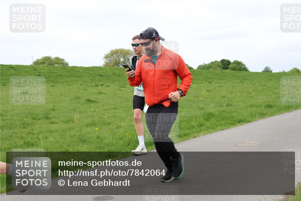 04.05.2025 - 8. Wedeler Halbmarathon Lena Gebhardt http://msf.ph/oto/7842064 04.05.2025 12:02:33 Laufen  meine-sportfotos.de