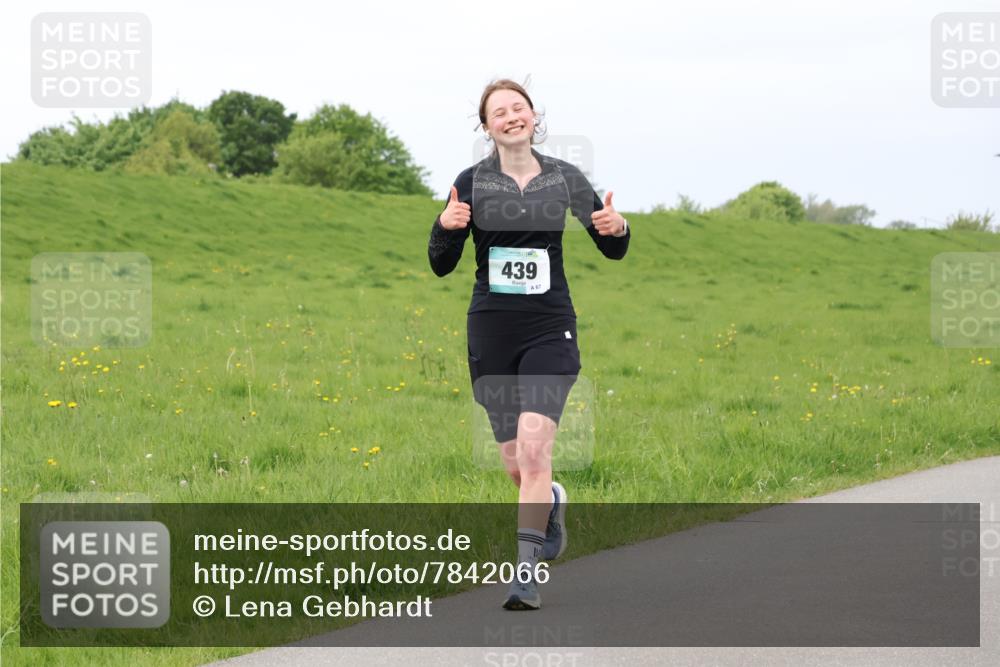 04.05.2025 - 8. Wedeler Halbmarathon Lena Gebhardt http://msf.ph/oto/7842066 04.05.2025 12:03:07 Laufen 439, 67 meine-sportfotos.de