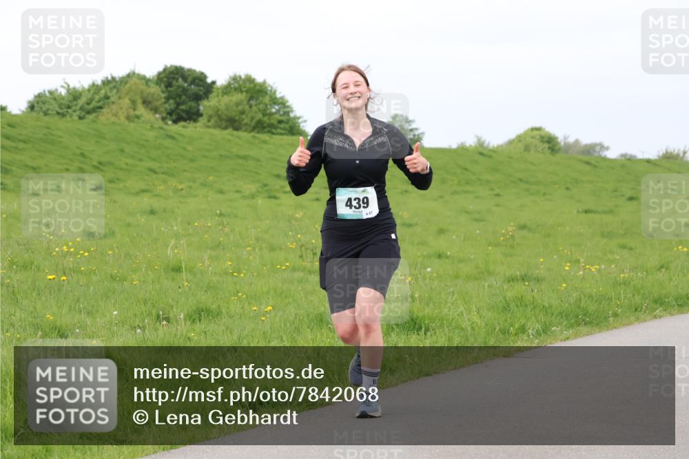 04.05.2025 - 8. Wedeler Halbmarathon Lena Gebhardt http://msf.ph/oto/7842068 04.05.2025 12:03:07 Laufen 439, 67 meine-sportfotos.de