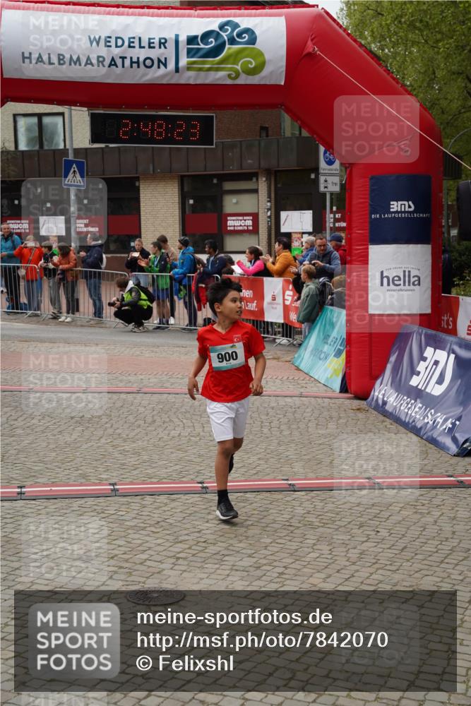 04.05.2025 - 8. Wedeler Halbmarathon Felixshl http://msf.ph/oto/7842070 04.05.2025 12:48:20 Ziel 161, 591, 900, 1076, 1191 meine-sportfotos.de