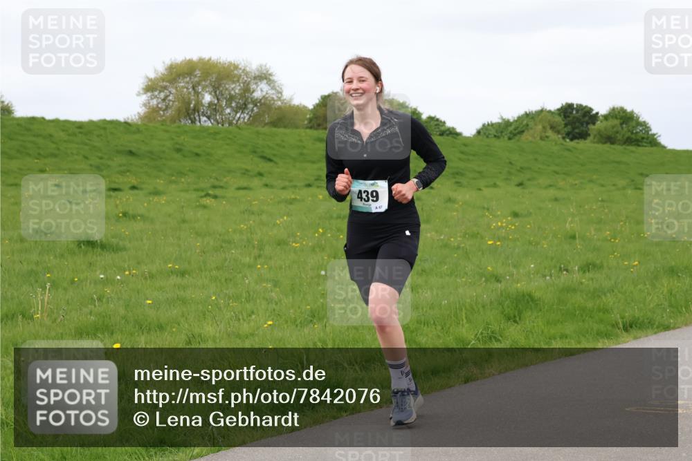 04.05.2025 - 8. Wedeler Halbmarathon Lena Gebhardt http://msf.ph/oto/7842076 04.05.2025 12:03:09 Laufen 439 meine-sportfotos.de
