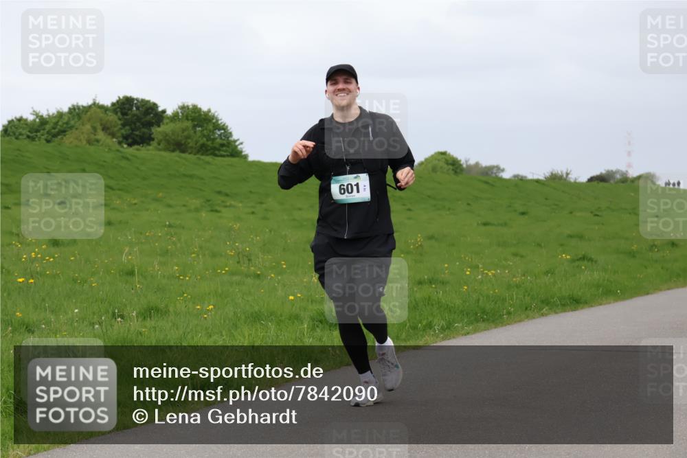 04.05.2025 - 8. Wedeler Halbmarathon Lena Gebhardt http://msf.ph/oto/7842090 04.05.2025 12:03:20 Laufen 601 meine-sportfotos.de