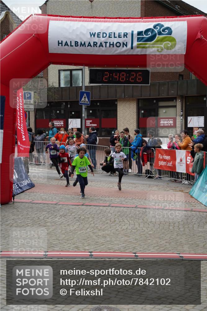 04.05.2025 - 8. Wedeler Halbmarathon Felixshl http://msf.ph/oto/7842102 04.05.2025 12:48:24 Ziel 162, 257, 614, 900, 990, 1064, 1178 meine-sportfotos.de