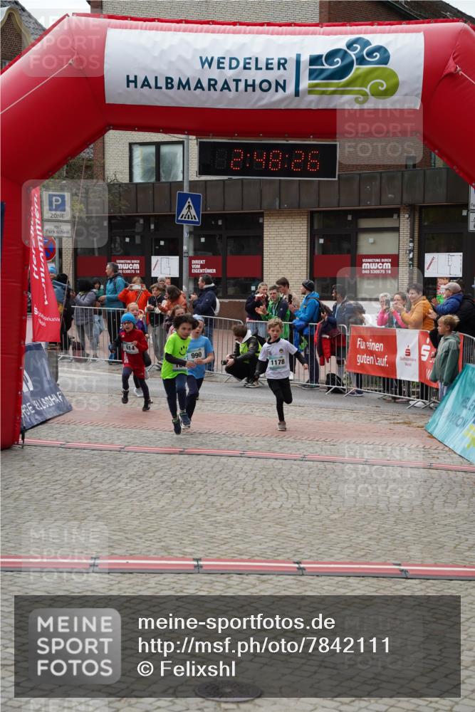 04.05.2025 - 8. Wedeler Halbmarathon Felixshl http://msf.ph/oto/7842111 04.05.2025 12:48:24 Ziel 162, 257, 614, 900, 990, 1064, 1178 meine-sportfotos.de