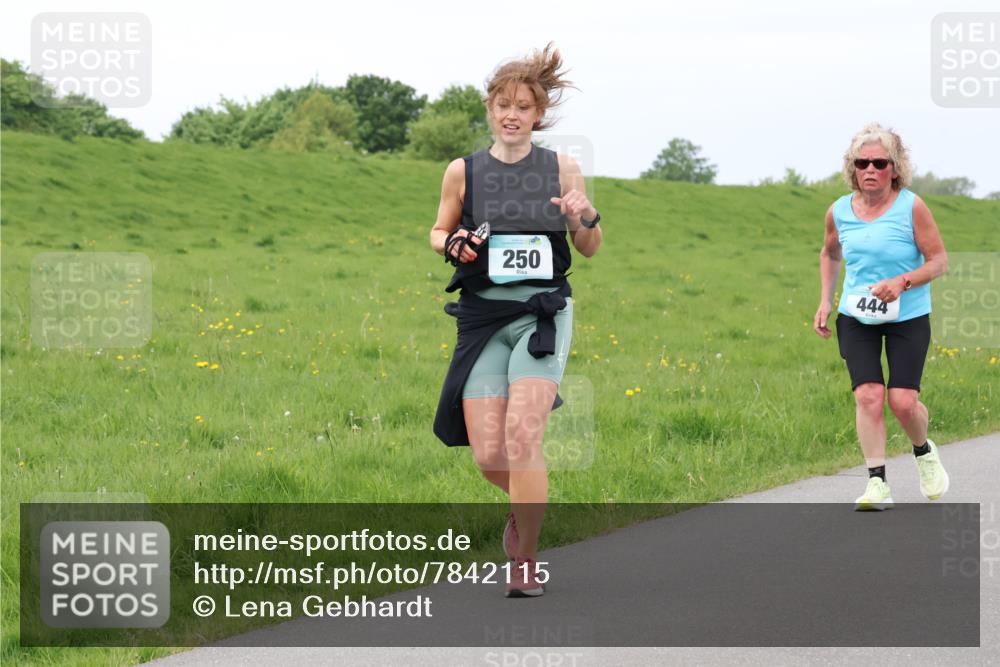 04.05.2025 - 8. Wedeler Halbmarathon Lena Gebhardt http://msf.ph/oto/7842115 04.05.2025 12:03:53 Laufen 10, 250, 444 meine-sportfotos.de