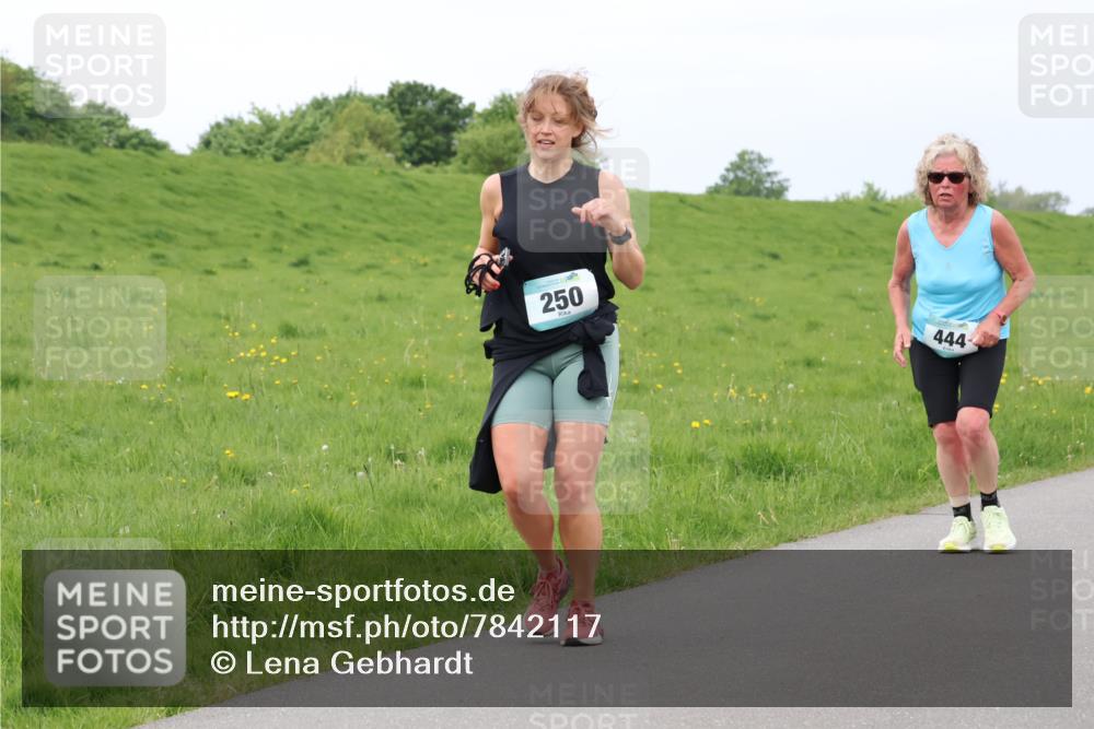 04.05.2025 - 8. Wedeler Halbmarathon Lena Gebhardt http://msf.ph/oto/7842117 04.05.2025 12:03:53 Laufen 250, 444 meine-sportfotos.de
