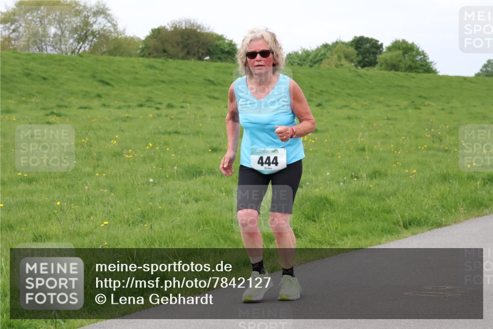 04.05.2025 - 8. Wedeler Halbmarathon Lena Gebhardt http://msf.ph/oto/7842127 04.05.2025 12:03:56 Laufen 444 meine-sportfotos.de