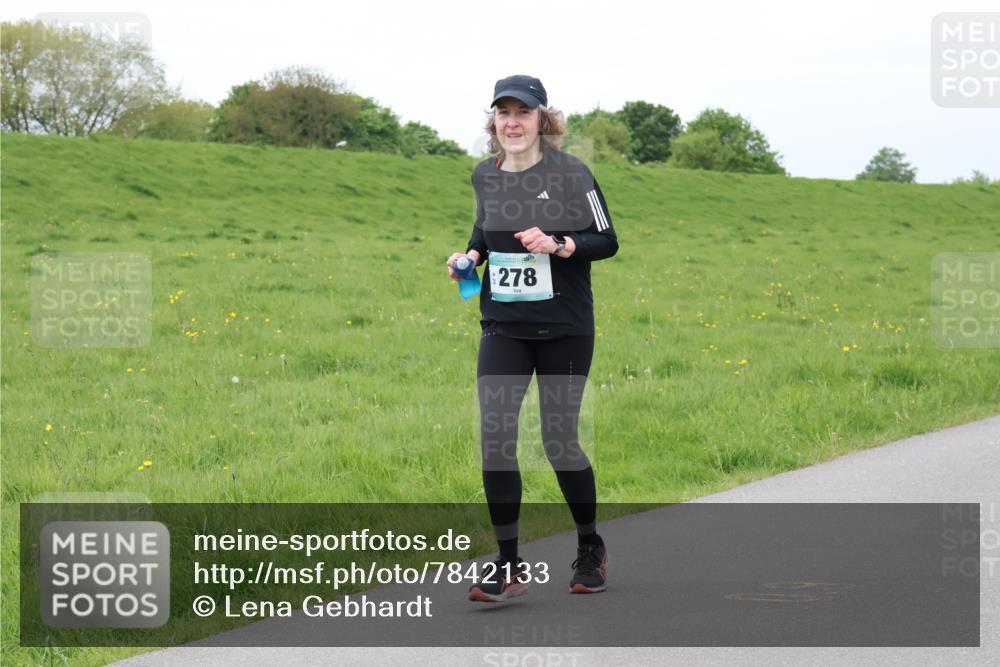 04.05.2025 - 8. Wedeler Halbmarathon Lena Gebhardt http://msf.ph/oto/7842133 04.05.2025 12:03:58 Laufen 278 meine-sportfotos.de