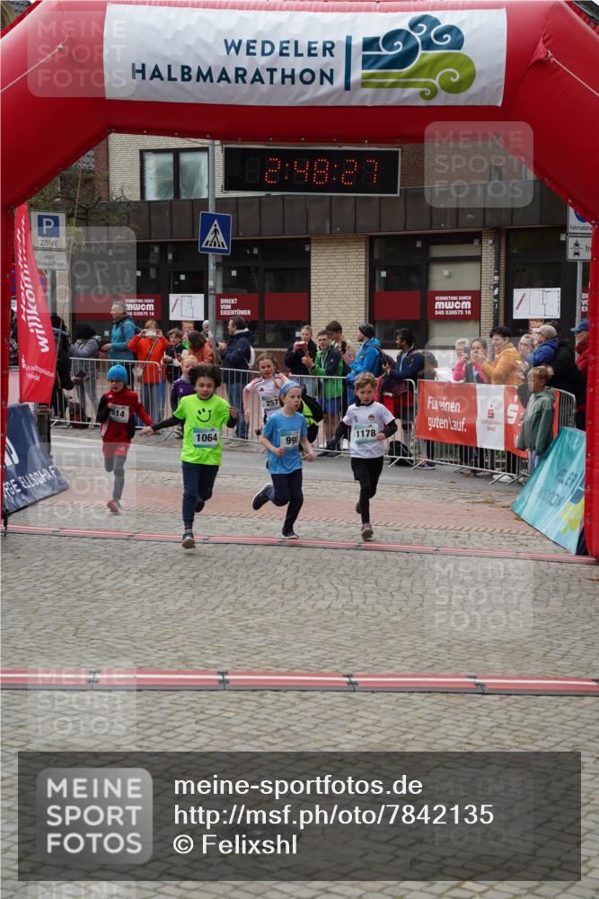 04.05.2025 - 8. Wedeler Halbmarathon Felixshl http://msf.ph/oto/7842135 04.05.2025 12:48:25 Ziel 162, 257, 614, 900, 990, 1064, 1079, 1178 meine-sportfotos.de