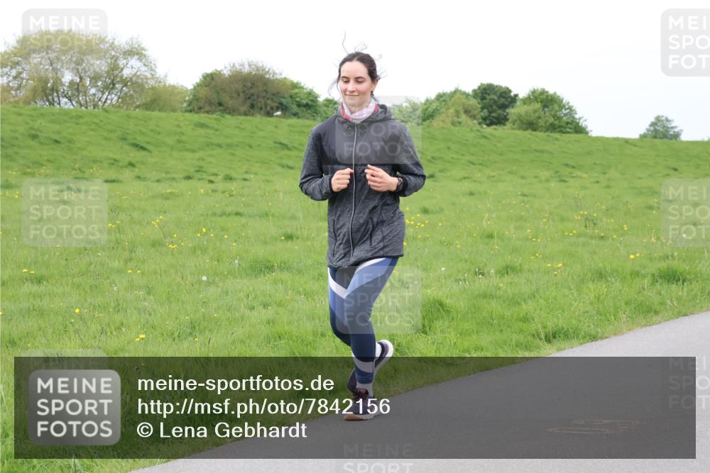 04.05.2025 - 8. Wedeler Halbmarathon Lena Gebhardt http://msf.ph/oto/7842156 04.05.2025 12:04:18 Laufen  meine-sportfotos.de