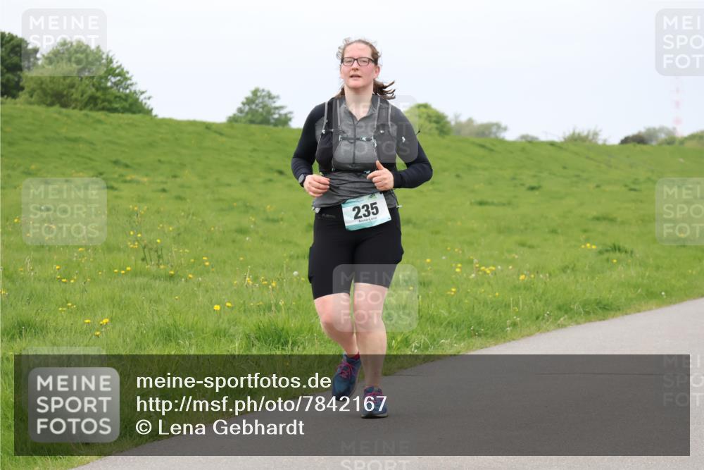 04.05.2025 - 8. Wedeler Halbmarathon Lena Gebhardt http://msf.ph/oto/7842167 04.05.2025 12:04:22 Laufen 235 meine-sportfotos.de