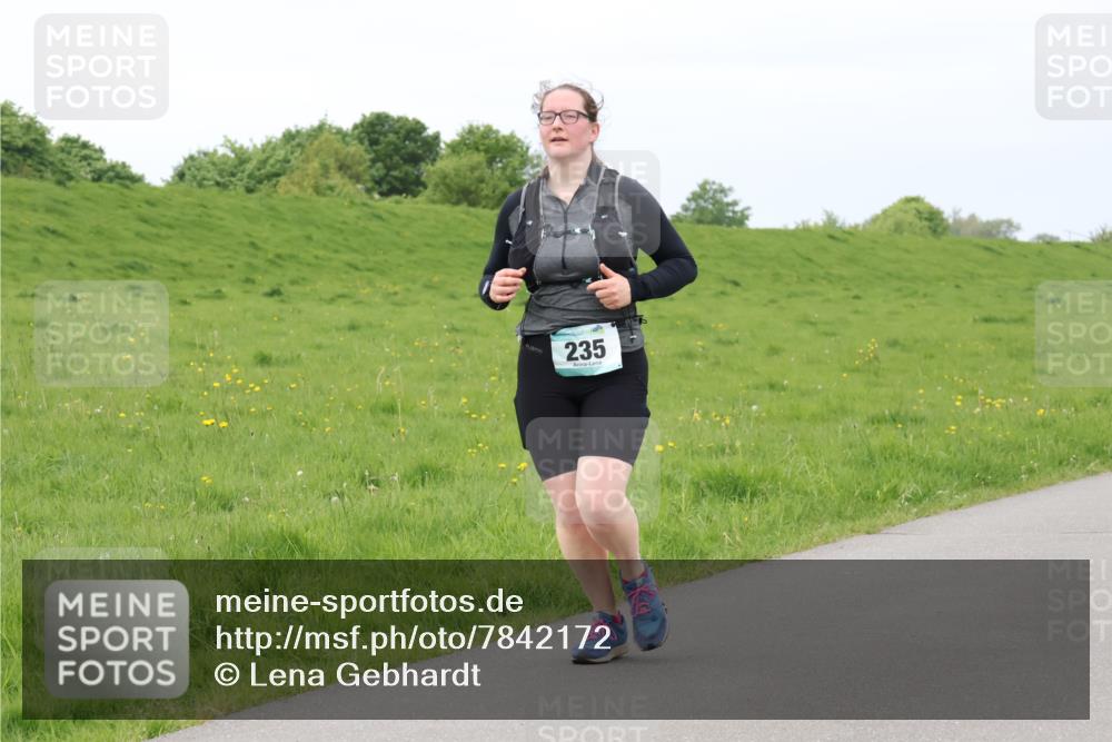 04.05.2025 - 8. Wedeler Halbmarathon Lena Gebhardt http://msf.ph/oto/7842172 04.05.2025 12:04:23 Laufen 235 meine-sportfotos.de