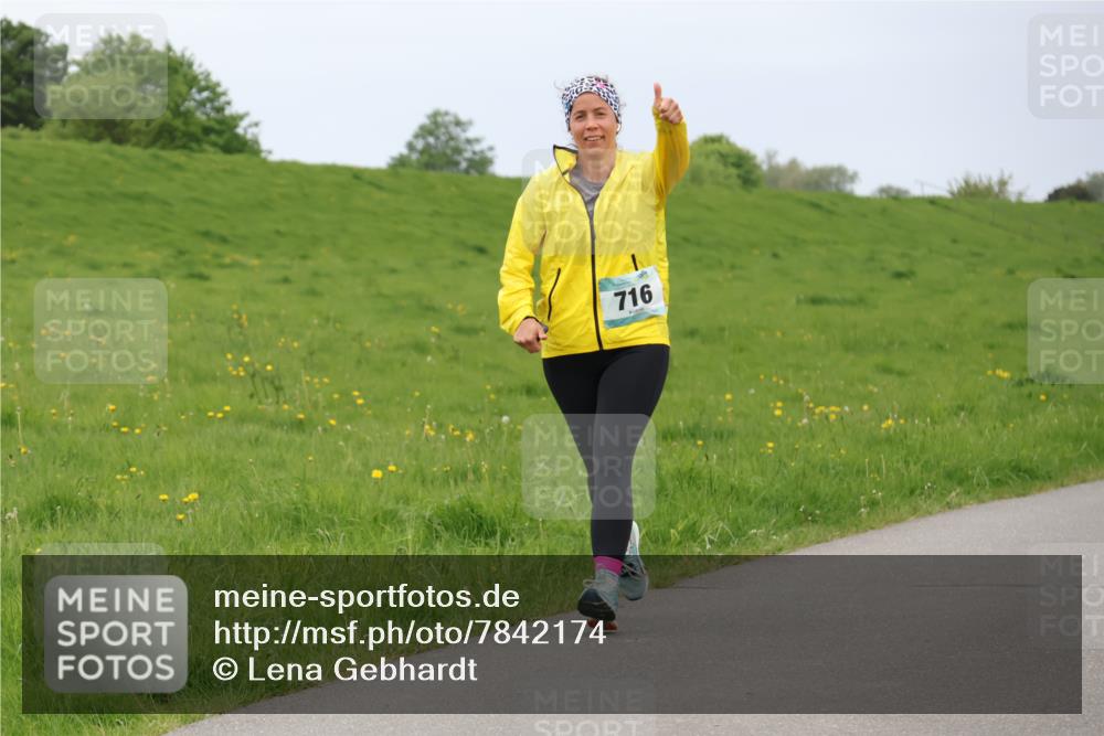 04.05.2025 - 8. Wedeler Halbmarathon Lena Gebhardt http://msf.ph/oto/7842174 04.05.2025 12:04:45 Laufen 716 meine-sportfotos.de