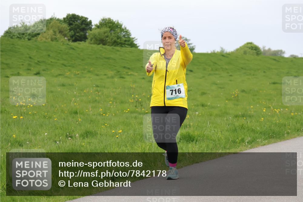 04.05.2025 - 8. Wedeler Halbmarathon Lena Gebhardt http://msf.ph/oto/7842178 04.05.2025 12:04:46 Laufen 716 meine-sportfotos.de