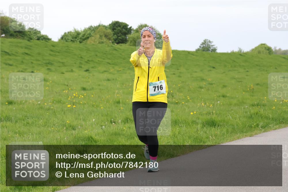 04.05.2025 - 8. Wedeler Halbmarathon Lena Gebhardt http://msf.ph/oto/7842180 04.05.2025 12:04:47 Laufen 716 meine-sportfotos.de