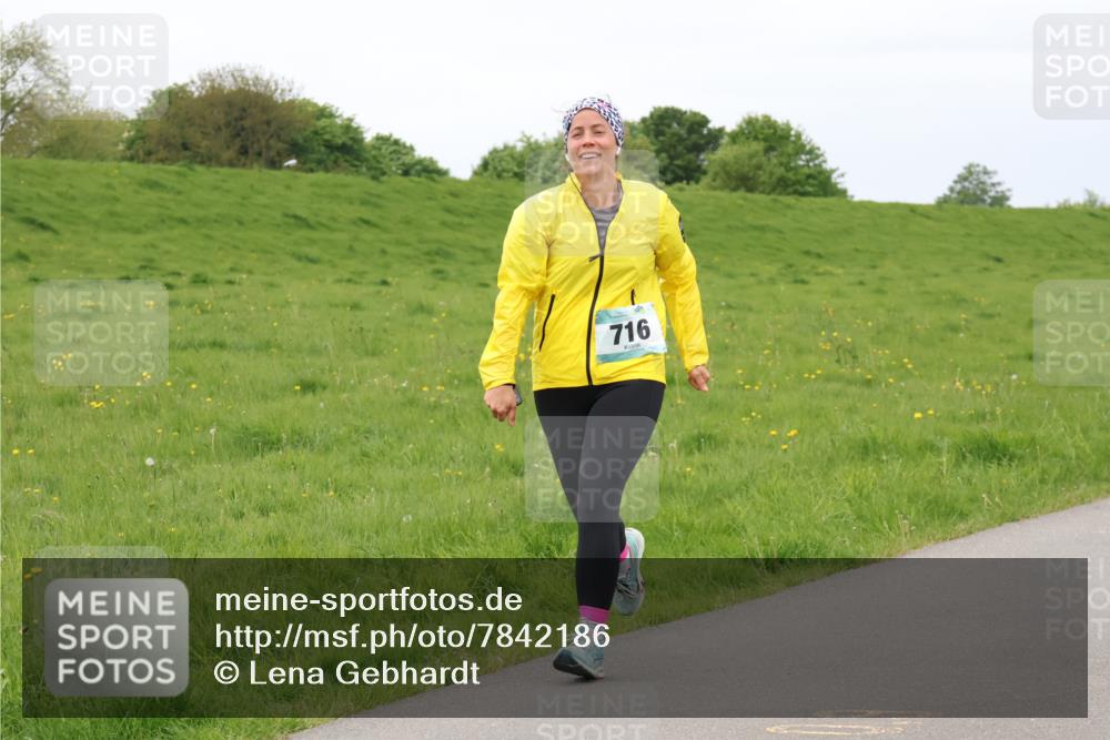 04.05.2025 - 8. Wedeler Halbmarathon Lena Gebhardt http://msf.ph/oto/7842186 04.05.2025 12:04:47 Laufen 716 meine-sportfotos.de