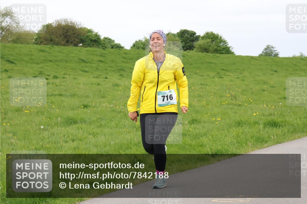 04.05.2025 - 8. Wedeler Halbmarathon Lena Gebhardt http://msf.ph/oto/7842188 04.05.2025 12:04:48 Laufen 716 meine-sportfotos.de