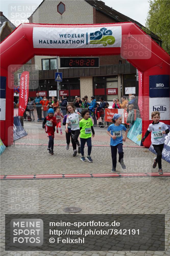 04.05.2025 - 8. Wedeler Halbmarathon Felixshl http://msf.ph/oto/7842191 04.05.2025 12:48:26 Ziel 162, 257, 614, 990, 1064, 1079, 1178 meine-sportfotos.de