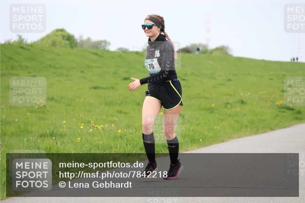 04.05.2025 - 8. Wedeler Halbmarathon Lena Gebhardt http://msf.ph/oto/7842218 04.05.2025 12:05:21 Laufen 70, 16 meine-sportfotos.de