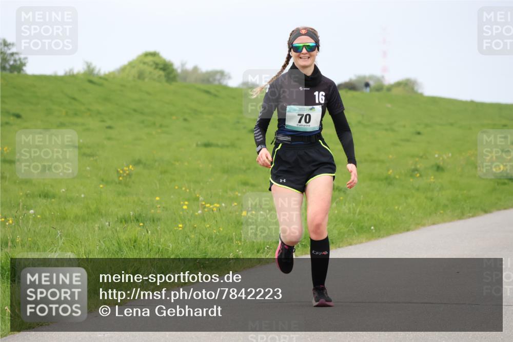 04.05.2025 - 8. Wedeler Halbmarathon Lena Gebhardt http://msf.ph/oto/7842223 04.05.2025 12:05:21 Laufen 70, 16 meine-sportfotos.de