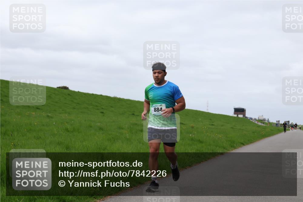 04.05.2025 - 8. Wedeler Halbmarathon Yannick Fuchs http://msf.ph/oto/7842226 04.05.2025 11:50:19 Laufen 884 meine-sportfotos.de