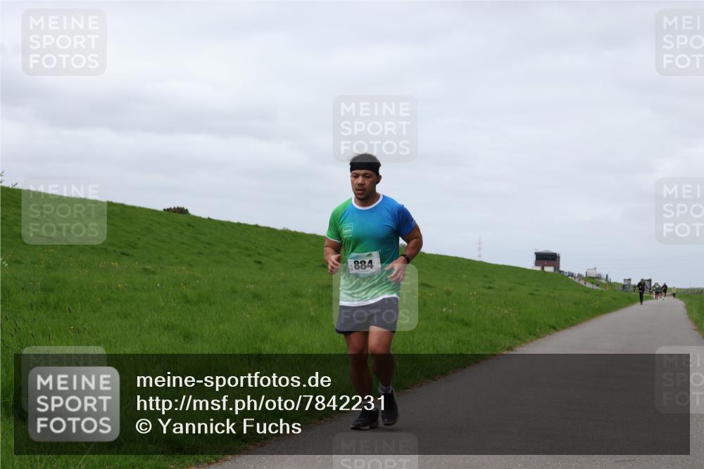04.05.2025 - 8. Wedeler Halbmarathon Yannick Fuchs http://msf.ph/oto/7842231 04.05.2025 11:50:19 Laufen 884 meine-sportfotos.de