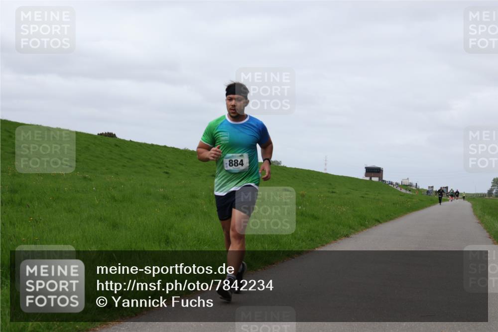 04.05.2025 - 8. Wedeler Halbmarathon Yannick Fuchs http://msf.ph/oto/7842234 04.05.2025 11:50:19 Laufen 884 meine-sportfotos.de