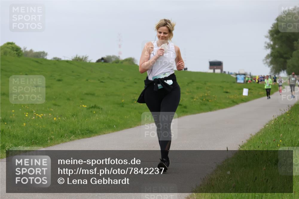 04.05.2025 - 8. Wedeler Halbmarathon Lena Gebhardt http://msf.ph/oto/7842237 04.05.2025 12:05:33 Laufen  meine-sportfotos.de