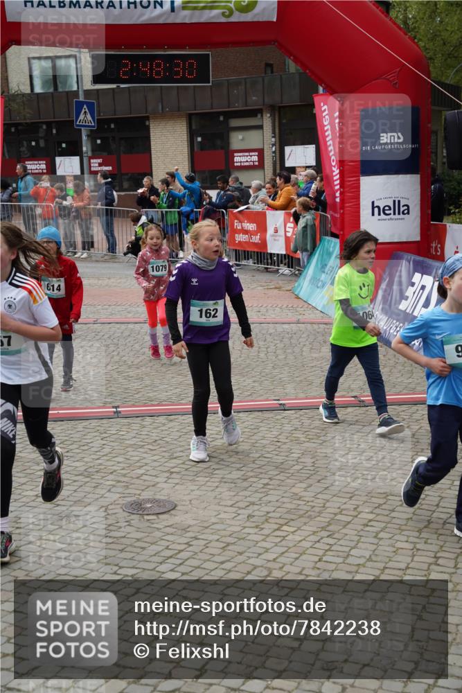 04.05.2025 - 8. Wedeler Halbmarathon Felixshl http://msf.ph/oto/7842238 04.05.2025 12:48:28 Ziel 162, 257, 614, 990, 1064, 1079, 1178 meine-sportfotos.de