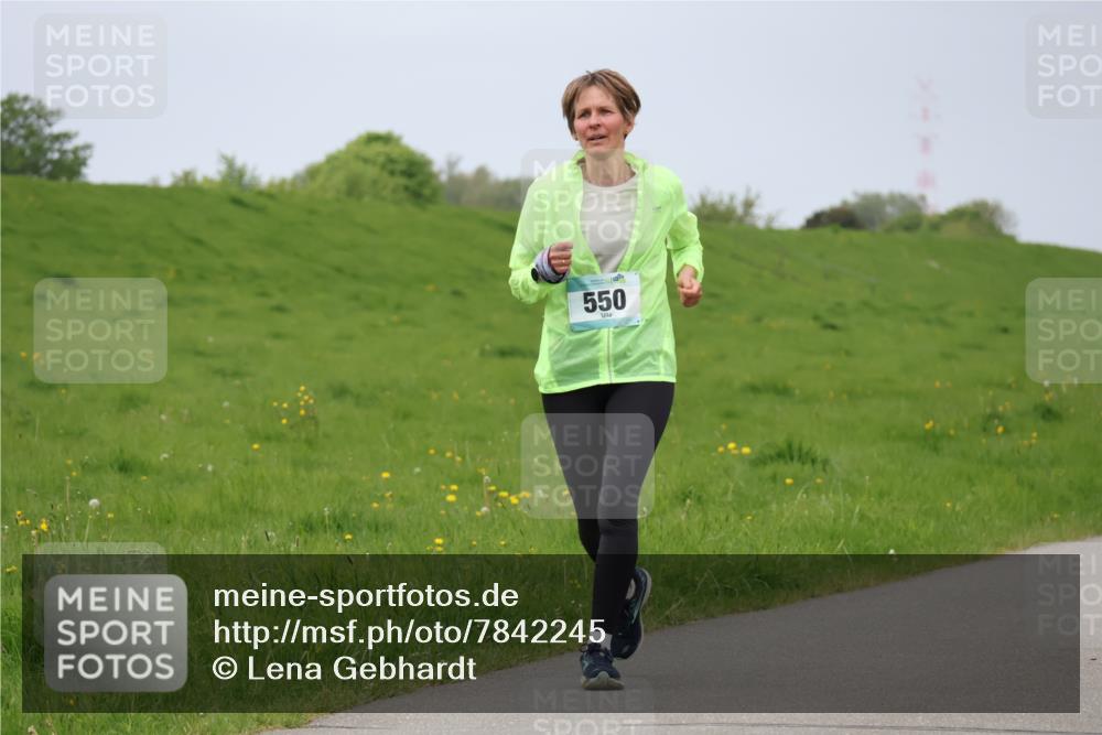 04.05.2025 - 8. Wedeler Halbmarathon Lena Gebhardt http://msf.ph/oto/7842245 04.05.2025 12:06:03 Laufen 550 meine-sportfotos.de