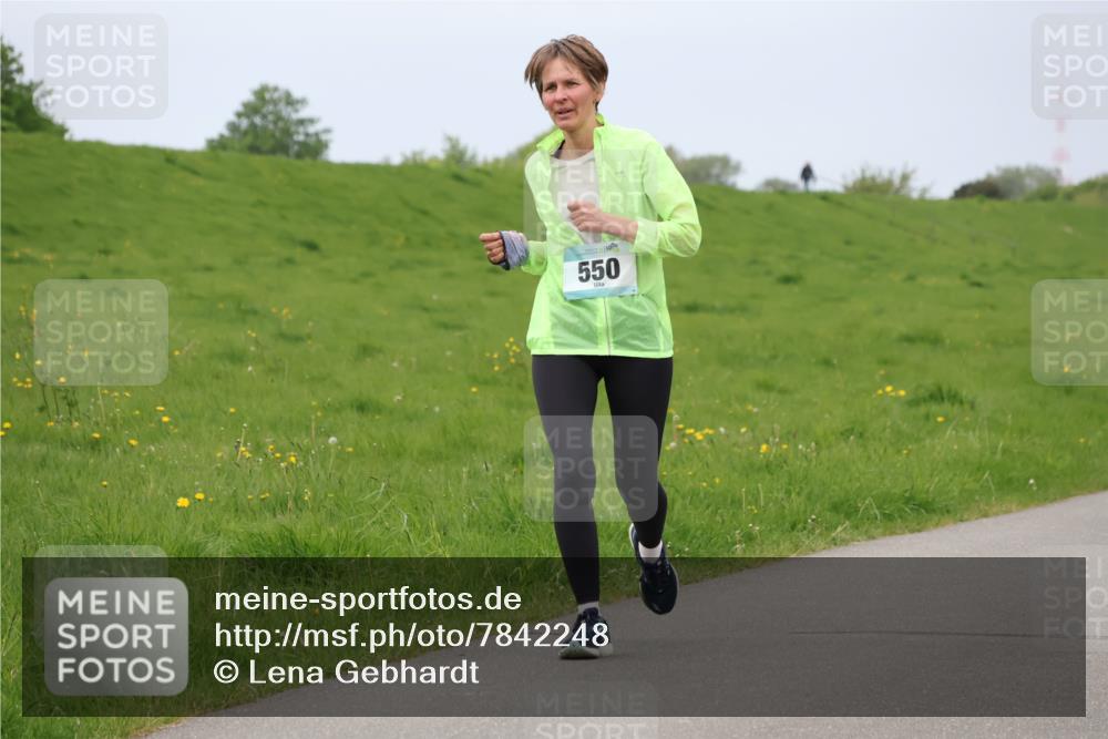04.05.2025 - 8. Wedeler Halbmarathon Lena Gebhardt http://msf.ph/oto/7842248 04.05.2025 12:06:04 Laufen 550 meine-sportfotos.de