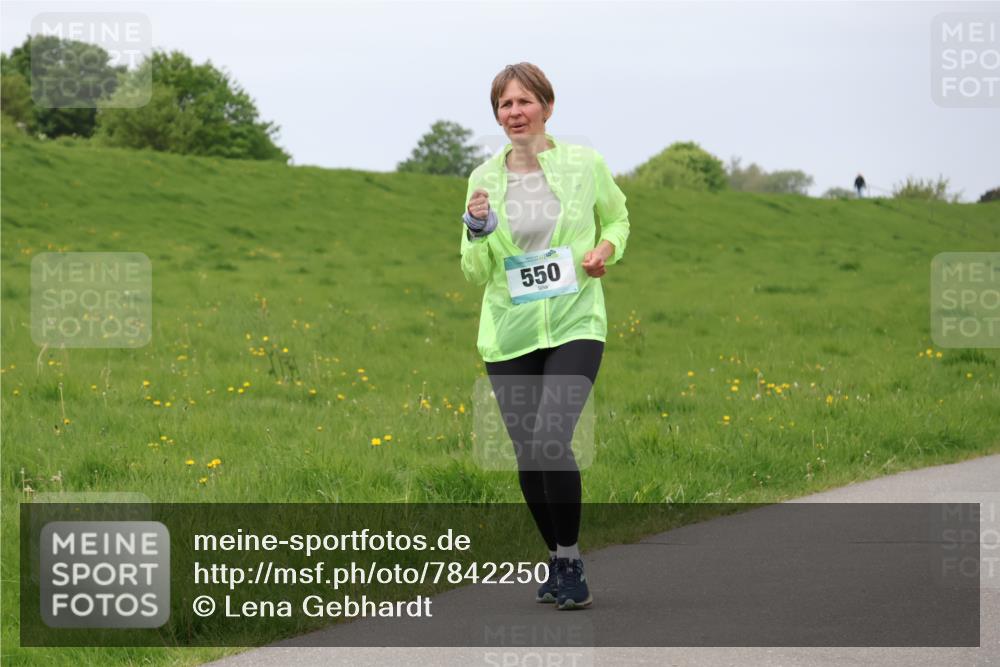 04.05.2025 - 8. Wedeler Halbmarathon Lena Gebhardt http://msf.ph/oto/7842250 04.05.2025 12:06:05 Laufen 550 meine-sportfotos.de