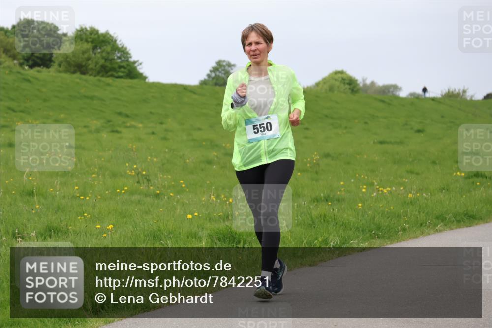 04.05.2025 - 8. Wedeler Halbmarathon Lena Gebhardt http://msf.ph/oto/7842251 04.05.2025 12:06:05 Laufen 550 meine-sportfotos.de
