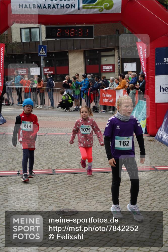 04.05.2025 - 8. Wedeler Halbmarathon Felixshl http://msf.ph/oto/7842252 04.05.2025 12:48:29 Ziel 162, 257, 614, 990, 1064, 1079, 1178 meine-sportfotos.de
