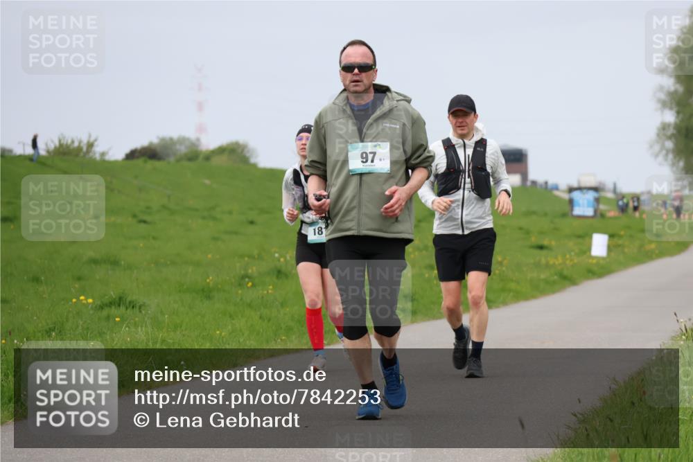 04.05.2025 - 8. Wedeler Halbmarathon Lena Gebhardt http://msf.ph/oto/7842253 04.05.2025 12:06:13 Laufen 181, 9781 meine-sportfotos.de
