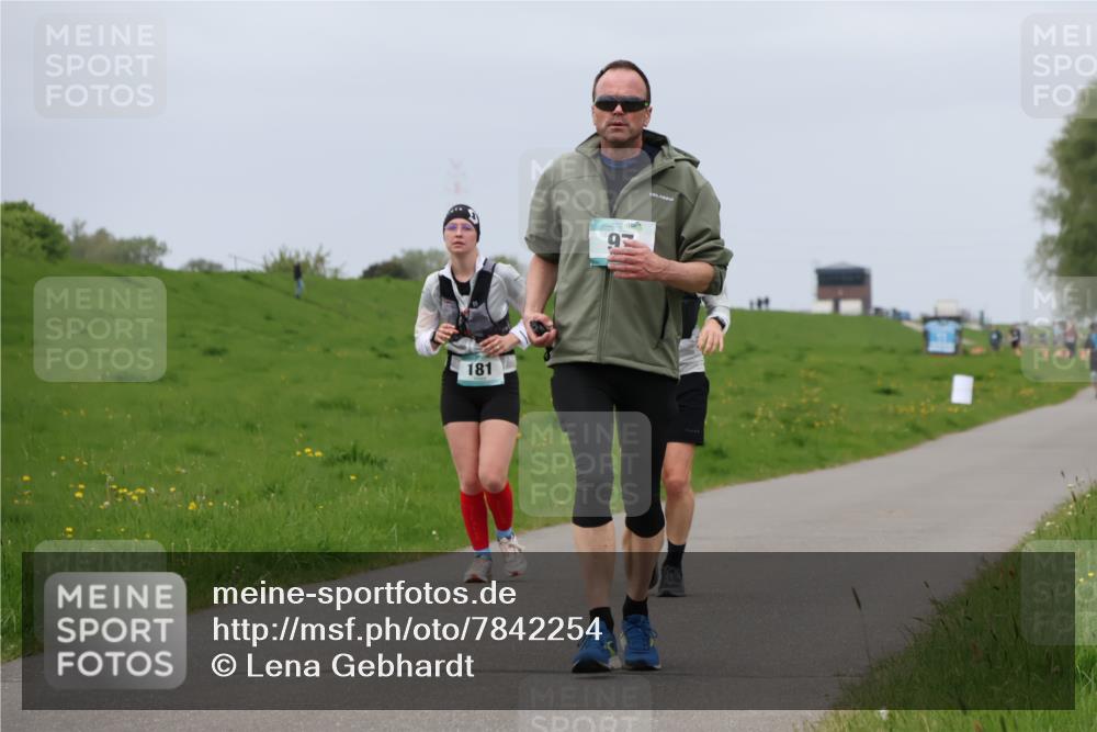 04.05.2025 - 8. Wedeler Halbmarathon Lena Gebhardt http://msf.ph/oto/7842254 04.05.2025 12:06:15 Laufen 181, 9 meine-sportfotos.de