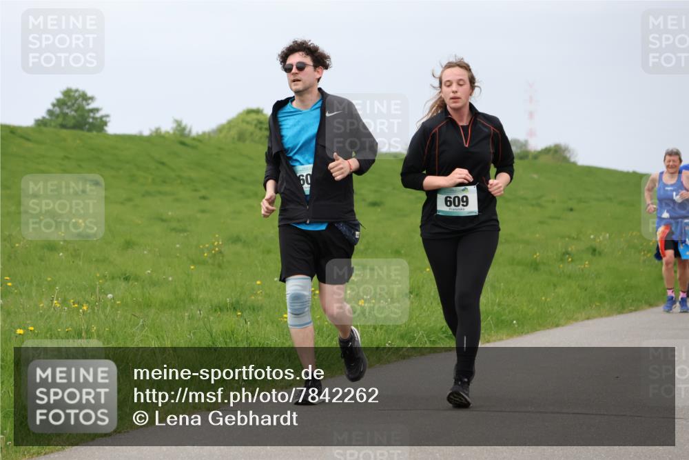 04.05.2025 - 8. Wedeler Halbmarathon Lena Gebhardt http://msf.ph/oto/7842262 04.05.2025 12:07:01 Laufen 60, 609 meine-sportfotos.de