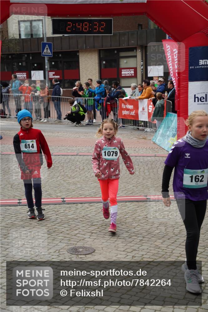 04.05.2025 - 8. Wedeler Halbmarathon Felixshl http://msf.ph/oto/7842264 04.05.2025 12:48:30 Ziel 162, 257, 614, 990, 1064, 1079, 1178 meine-sportfotos.de