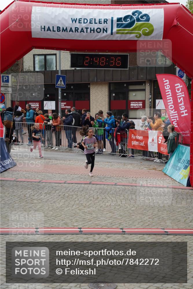 04.05.2025 - 8. Wedeler Halbmarathon Felixshl http://msf.ph/oto/7842272 04.05.2025 12:48:34 Ziel 32, 621, 1079, 1185 meine-sportfotos.de