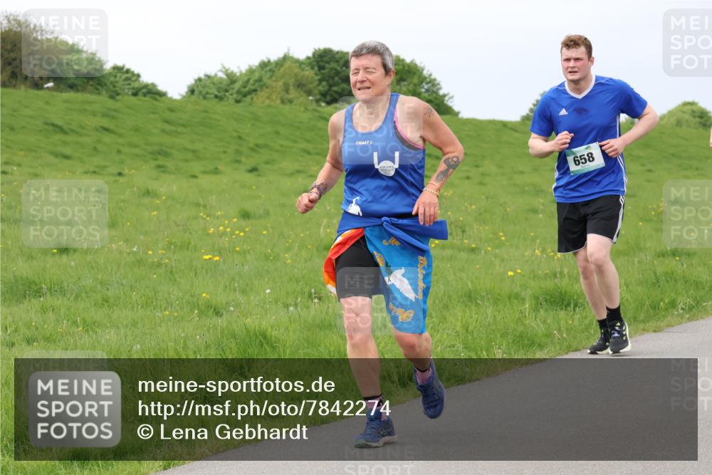 04.05.2025 - 8. Wedeler Halbmarathon Lena Gebhardt http://msf.ph/oto/7842274 04.05.2025 12:07:11 Laufen 658 meine-sportfotos.de