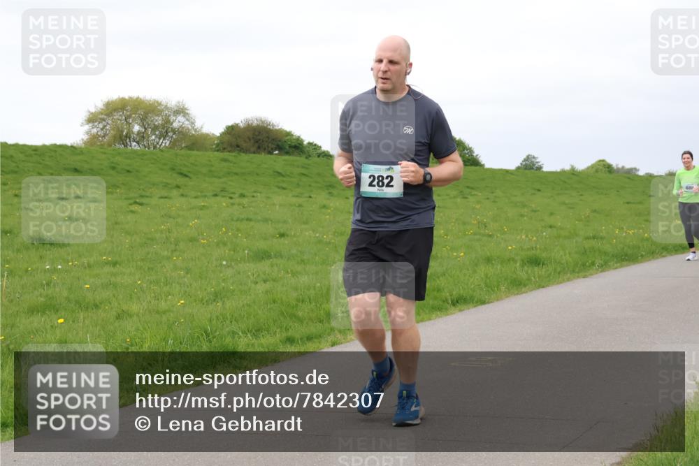 04.05.2025 - 8. Wedeler Halbmarathon Lena Gebhardt http://msf.ph/oto/7842307 04.05.2025 12:07:24 Laufen 282, 68 meine-sportfotos.de