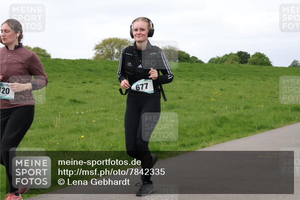 04.05.2025 - 8. Wedeler Halbmarathon Lena Gebhardt http://msf.ph/oto/7842335 04.05.2025 12:07:50 Laufen 20, 677 meine-sportfotos.de