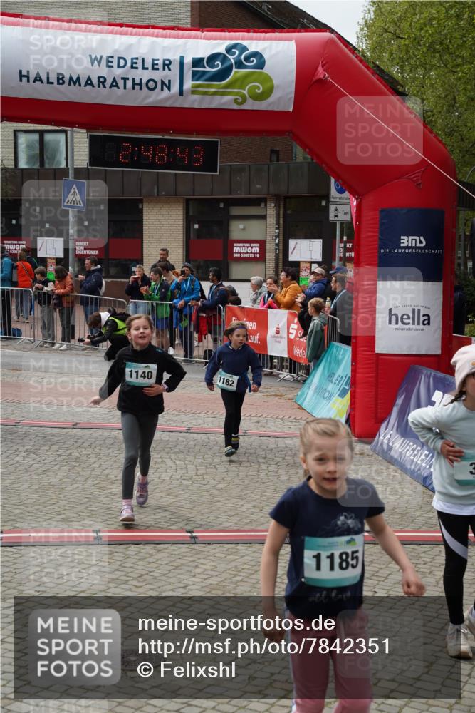 04.05.2025 - 8. Wedeler Halbmarathon Felixshl http://msf.ph/oto/7842351 04.05.2025 12:48:40 Ziel 32, 621, 1140, 1182, 1185 meine-sportfotos.de
