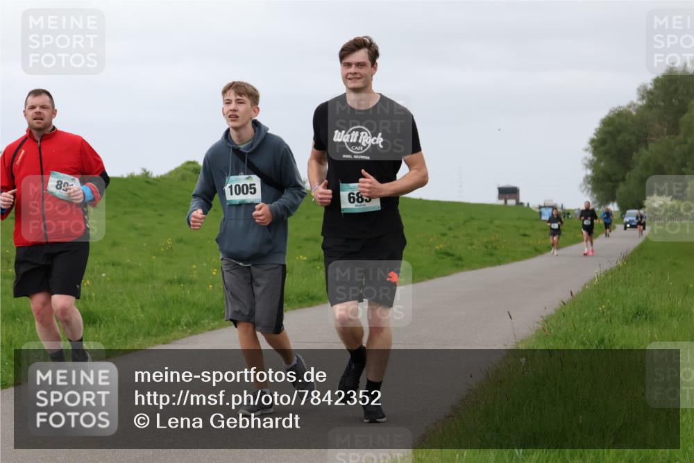 04.05.2025 - 8. Wedeler Halbmarathon Lena Gebhardt http://msf.ph/oto/7842352 04.05.2025 12:09:09 Laufen 89, 1005, 685 meine-sportfotos.de